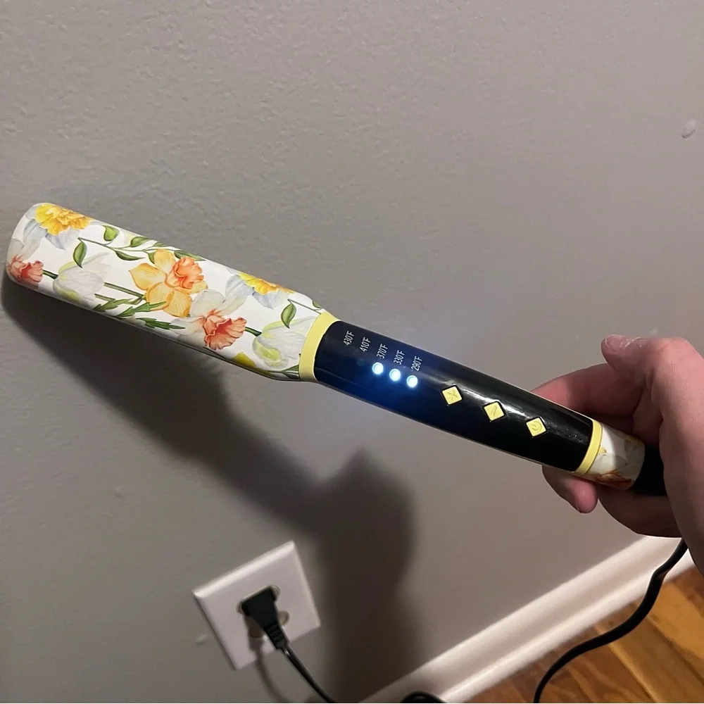 CALISTA Triangl Pro Heated Detailer Brush Daffodil Floral in Color - Picture 6 of 6